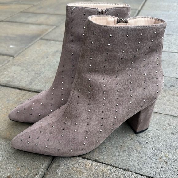 H Halston Tokyo Tan Stud Embellished Ankle Boot Size 9 - Picture 2 of 6